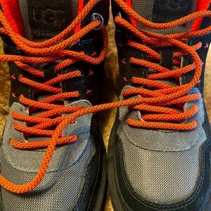 UGG HI HERITAGE BOOT. Size 7. Black/Orange/Grey